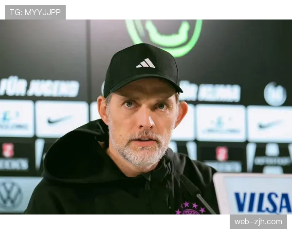 特写：在训练场上，看拜仁主帅图赫尔如何演练定位球新战术